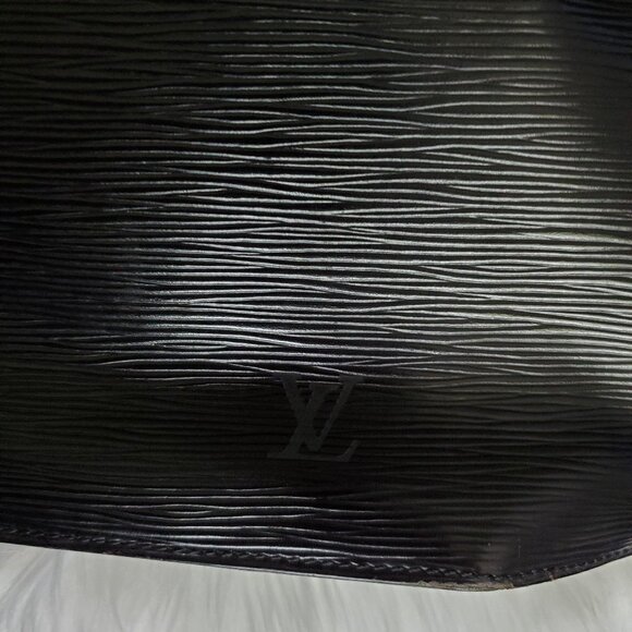 Authentic Louis Vuitton Sac a Dos Drawstring Backpack Epi Leather Black main image 10